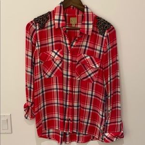 Long sleeve GUESS top with sequins on shoulders!